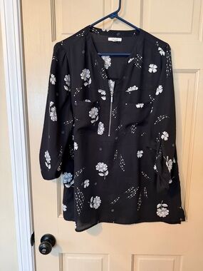 Maurices Black Tunic Top with White Floral Print and Zip